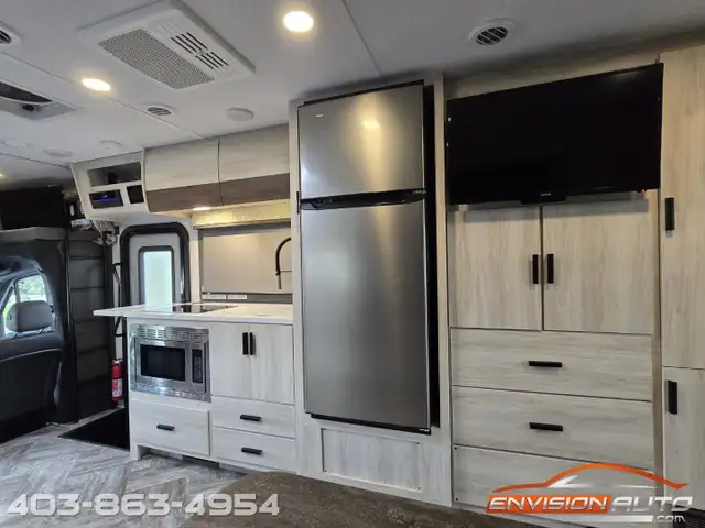 2021 FOREST RIVER SUNSEEKER MBS 2400T C-Class Motorhome RV in Cars & Trucks in Calgary - Image 30