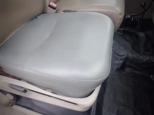 2008 ford F-550 Dump Box 2WD in Heavy Trucks in Richmond - Image 36