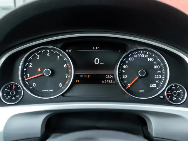 2015 Volkswagen Touareg Execline 3.6 - AWD | Pano Sunroof | 360  in Cars & Trucks in Saskatoon - Image 17