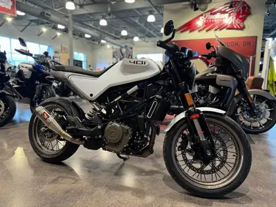 Only 1025km on this nearly brand new Husky Svartpilen 401 - awesome cafe racer style ride with some...