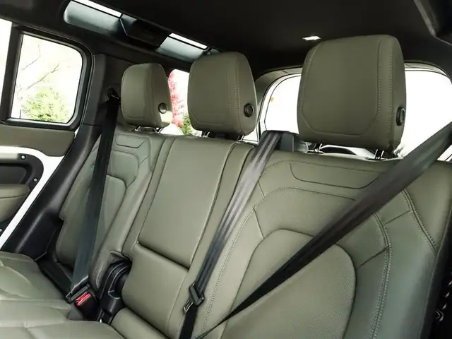 2024 Land Rover Defender 110 P300 S in Cars & Trucks in Oshawa / Durham Region - Image 4