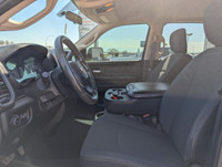 The 2019 RAM 3500 Tradesman is a durable heavy-duty pickup designed for intense workloads and long-t... (image 3)