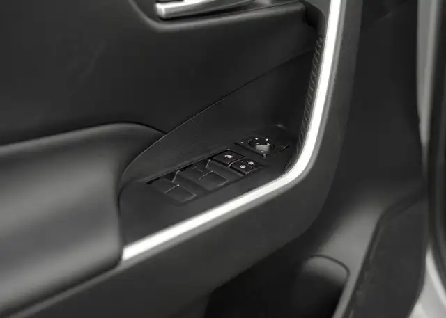 2021 Toyota RAV4 XLE | SUNROOF | ROOF RACK in Cars & Trucks in Mississauga / Peel Region - Image 14