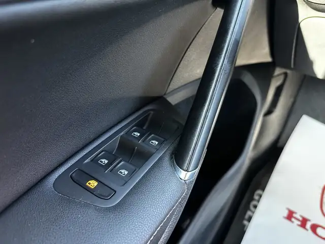 2018 Volkswagen Golf SportWagen Trendline 4MOTION | PANO ROOF |  in Cars & Trucks in Edmonton - Image 9