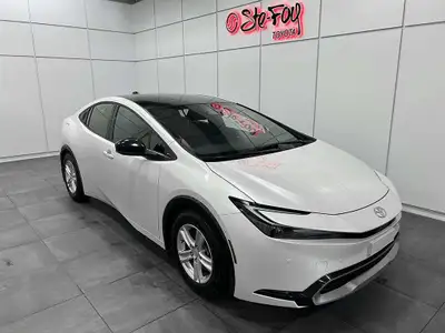 Toyota Prius Prime XSE Premium 2024 – Un futur électrisant vous attend! Ce bijou blanc pur fusionne...