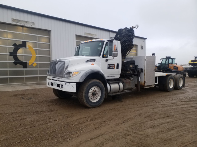 2005 International 7600 Crane Truck in Heavy Trucks in Regina