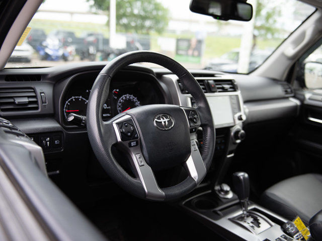 2021 Toyota 4Runner SR5, Leather, Sunroof, 7-Passenger, TRD Pro in Cars & Trucks in Calgary - Image 2