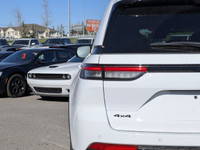 This Jeep Grand Cherokee has a strong Regular Unleaded V-6 3.6 L/220 engine powering this Automatic... (image 9)