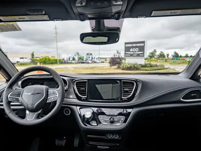 2025 Chrysler Pacifica Select in Cars & Trucks in Barrie - Image 27