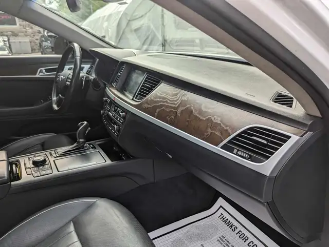 2015 Hyundai Genesis Ultimate dans Autos et camions dans London - Image 26
