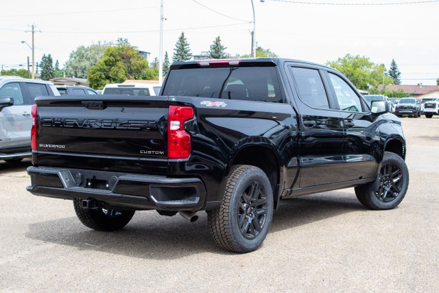 2025 Chevrolet Silverado 1500 Crew Custom 4WD in Cars & Trucks in Edmonton - Image 4