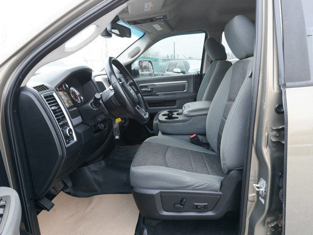 2015 Ram 1500 Big Horn Quad Cab 4x4, Remote Start, Heated Seats in Cars & Trucks in Calgary - Image 2