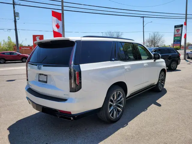 2024 Cadillac Escalade dans Autos et camions dans Peterborough - Image 12