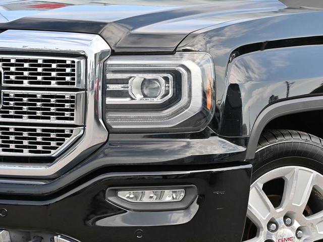 2017 GMC Sierra 1500 Denali Ultimate Crew Cab 4x4 ~6.2L V8 ~Nav  in Cars & Trucks in Barrie - Image 2