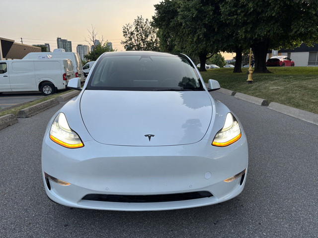 2022 Tesla Model Y Long Range 4dr All-Wheel Drive Sport Utility  in Cars & Trucks in City of Toronto - Image 2