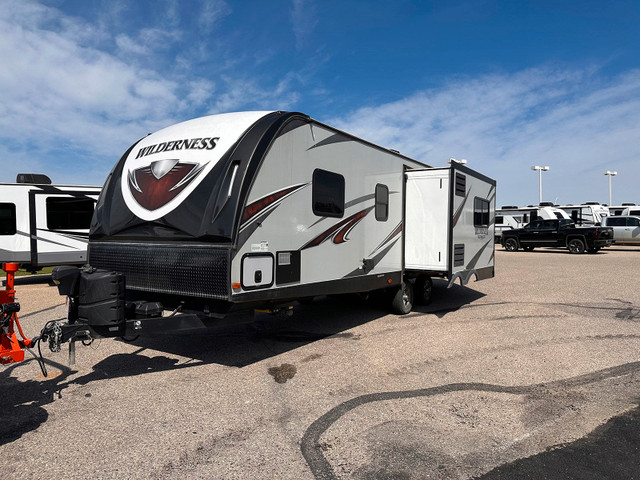 2019 Heartland Wilderness WD 2500 RL Recliners Sleeps 4 in Travel Trailers & Campers in Red Deer - Image 4
