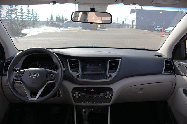 2017 Hyundai Tucson SE in Cars & Trucks in Calgary - Image 2