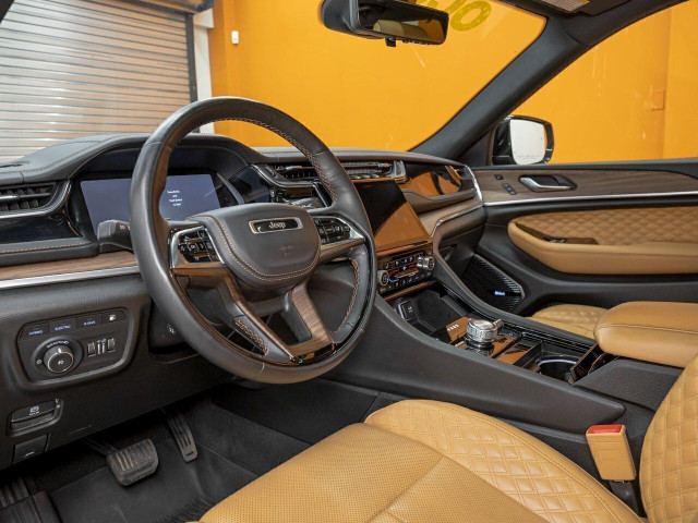 Jeep Grand Cherokee 4xe SUMMIT 4X4 *TOIT* NAV ECRAN VIDEO SIÈGES in Cars & Trucks in Laurentides - Image 2