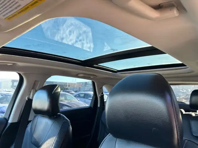 2017 Ford Edge Titanium AWD / Panoramic Sunroof in Cars & Trucks in Calgary - Image 25