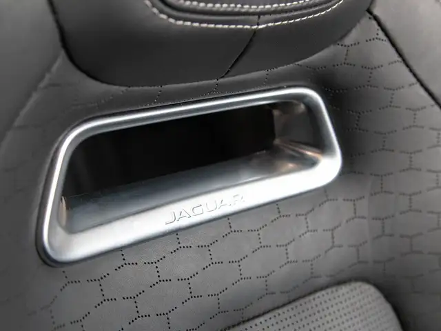 2021 Jaguar F-Pace P400 | R-DYNAMIC S | BLACK PKG | 22 IN WHEELS in Cars & Trucks in Mississauga / Peel Region - Image 15