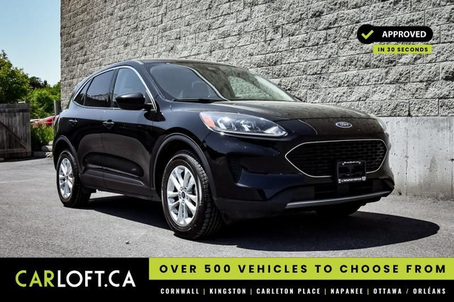 2020 Ford Escape SE • HEATED SEATS • CP/AA • NAV • PARK ASSIST in Cars & Trucks in Kingston