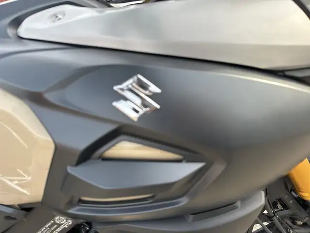 2014 Suzuki V-Strom 1000 ~ VSTROM 1000CC ~ VERSATILE ~ CLEAN BIK in Street, Cruisers & Choppers in City of Toronto - Image 31