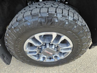 2024 GMC Sierra 3500HD 4WD Crew Cab 159" SLE, 6.6L V8 Gas, SLE Convenience Package, X31 Off Road Pac... (image 9)