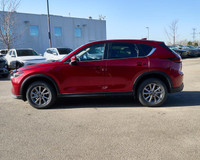 Delivers 29 Highway MPG and 23 City MPG! This Mazda CX-5 boasts a Regular Unleaded I-4 2.5 L/152 eng... (image 1)