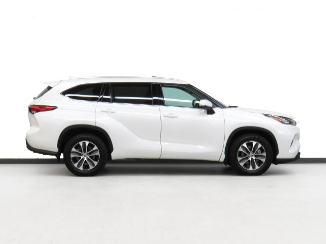  2021 Toyota Highlander XLE | AWD | 7 Pass | Leather | Sunroof | in Cars & Trucks in City of Toronto - Image 3