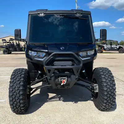 APPLY NOW: https://www.ridecollective.ca/get-pre-approved 2023 Can-Am Defender Lone Star is a 976cc,...