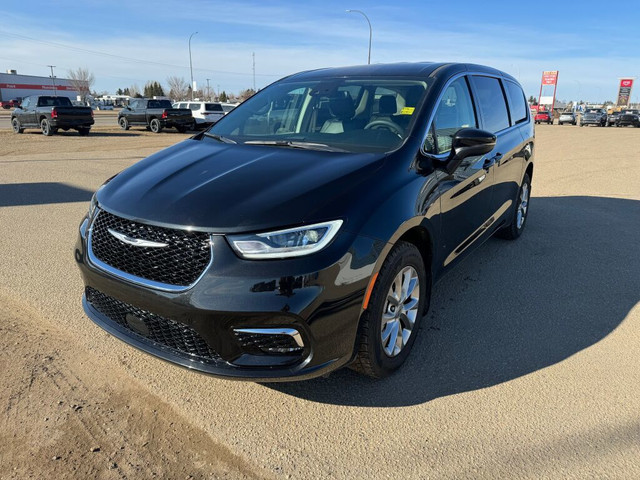 2023 Chrysler Pacifica Touring L in Cars & Trucks in Edmonton - Image 4