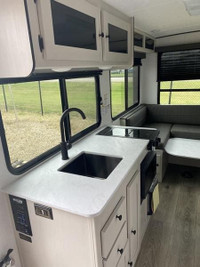Coachmen Spirit SBT16RDB- Enjoy the ease of lightweight towing with this 3,020lbs trailer. Enjoy a n... (image 3)