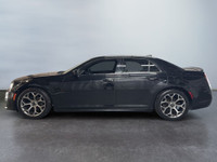 Decouvrez le parfait equilibre entre puissance, luxe et style avec cette Chrysler 300 S 2018 au fini... (image 2)