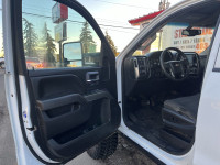 LT | 4WD | Crew Cab This 2019 Chevrolet Silverado 3500HD LT 4WD is a full-size heavy-duty pickup eng... (image 7)