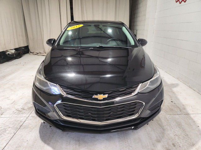 2018 Chevrolet Cruze in Cars & Trucks in Windsor Region - Image 2