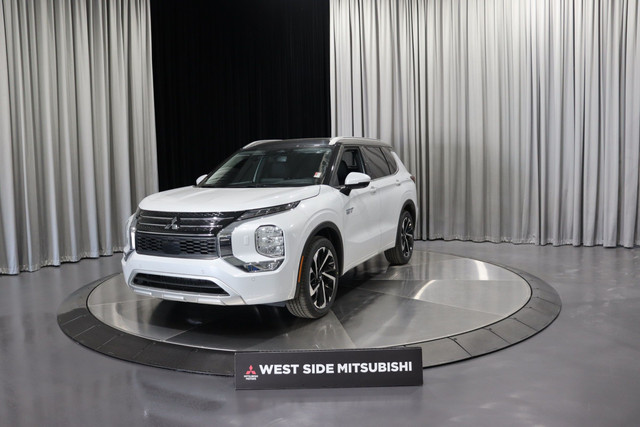 2025 Mitsubishi Outlander PHEV GT TWO TONE / BLACK ROOF in Cars & Trucks in Edmonton - Image 3