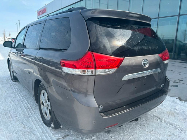  2014 Toyota Sienna *LIMITED PACKAGE*7-Pass AWD*ACCIDENT FREE CA in Cars & Trucks in Calgary - Image 4