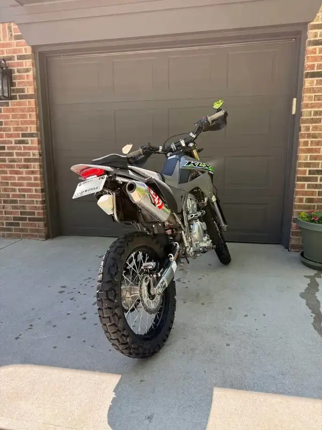 2024 KAWASAKI KLX 300-GRAY! in Dirt Bikes & Motocross in Saskatoon - Image 4