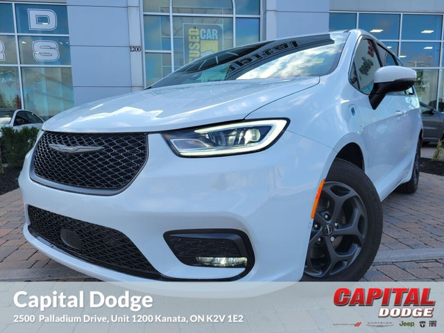 2023 Chrysler Pacifica Plug-In Hybrid Touring L in Cars & Trucks in Ottawa