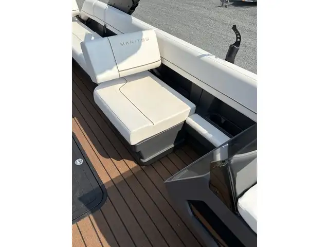 2025 Manitou Explore Switchback 26 Trifold SHP575 with Mercury R in Powerboats & Motorboats in Winnipeg - Image 10