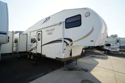 Roomy 3 slide 28 foot 5th wheel RV. This 2011 Forest River Flagstaff is being sold as is, untested....