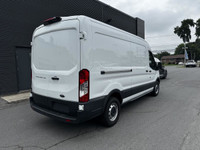 Ford Transit Van T-250 toit moyen 148 po PNBV de 9 000 lb porte coulissante côté passager 2018 à ven... (image 2)