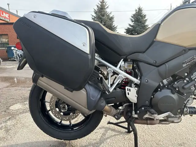 2014 Suzuki V-Strom 1000 ~ VSTROM 1000CC ~ VERSATILE ~ CLEAN BIK in Street, Cruisers & Choppers in City of Toronto - Image 12