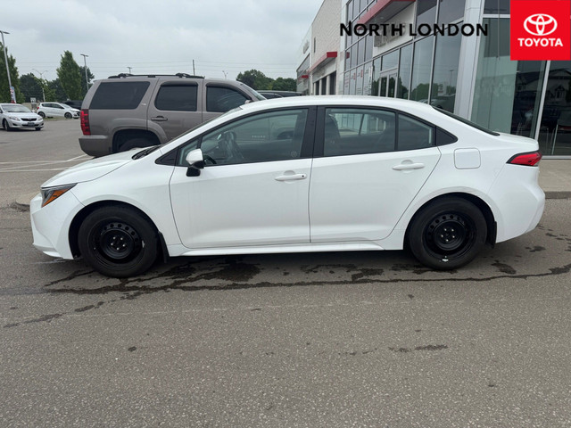 2022 Toyota Corolla LE CLEAN CARFAX - ONE OWNER - APPLE CARP... in Cars & Trucks in London - Image 2