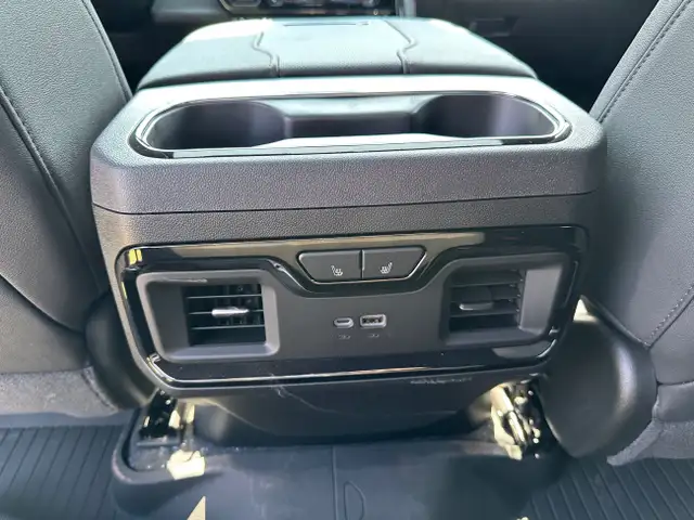 2025 GMC Sierra 2500HD AT4 in Cars & Trucks in Markham / York Region - Image 28