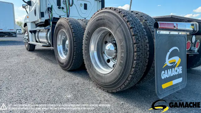 2016 FREIGHTLINER CASCADIA CA125DC DAY CAB in Heavy Trucks in Chilliwack - Image 7