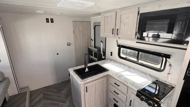 2023 Forest River Della Terra Trailer DET255BHLE-508 in Travel Trailers & Campers in Prince Albert - Image 3