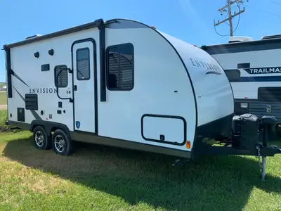 2023 GULF STREAM ENVISION EV21QBS, PERFECT FOR COUPLES!, LARGE REAR BATHROOM, DINETTE SLIDE POWER AW...