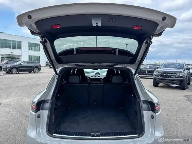 2023 Porsche Cayenne GTS | PREMUIM PKG | MATRIX HEADLIGHTS dans Autos et camions dans Comté de Strathcona - Image 21