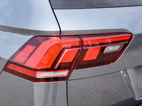 2022 Volkswagen Tiguan 4D Sport Utility Highline Grey AWD, Alloy wheels, Auto High-beam Headlights,... (image 9)